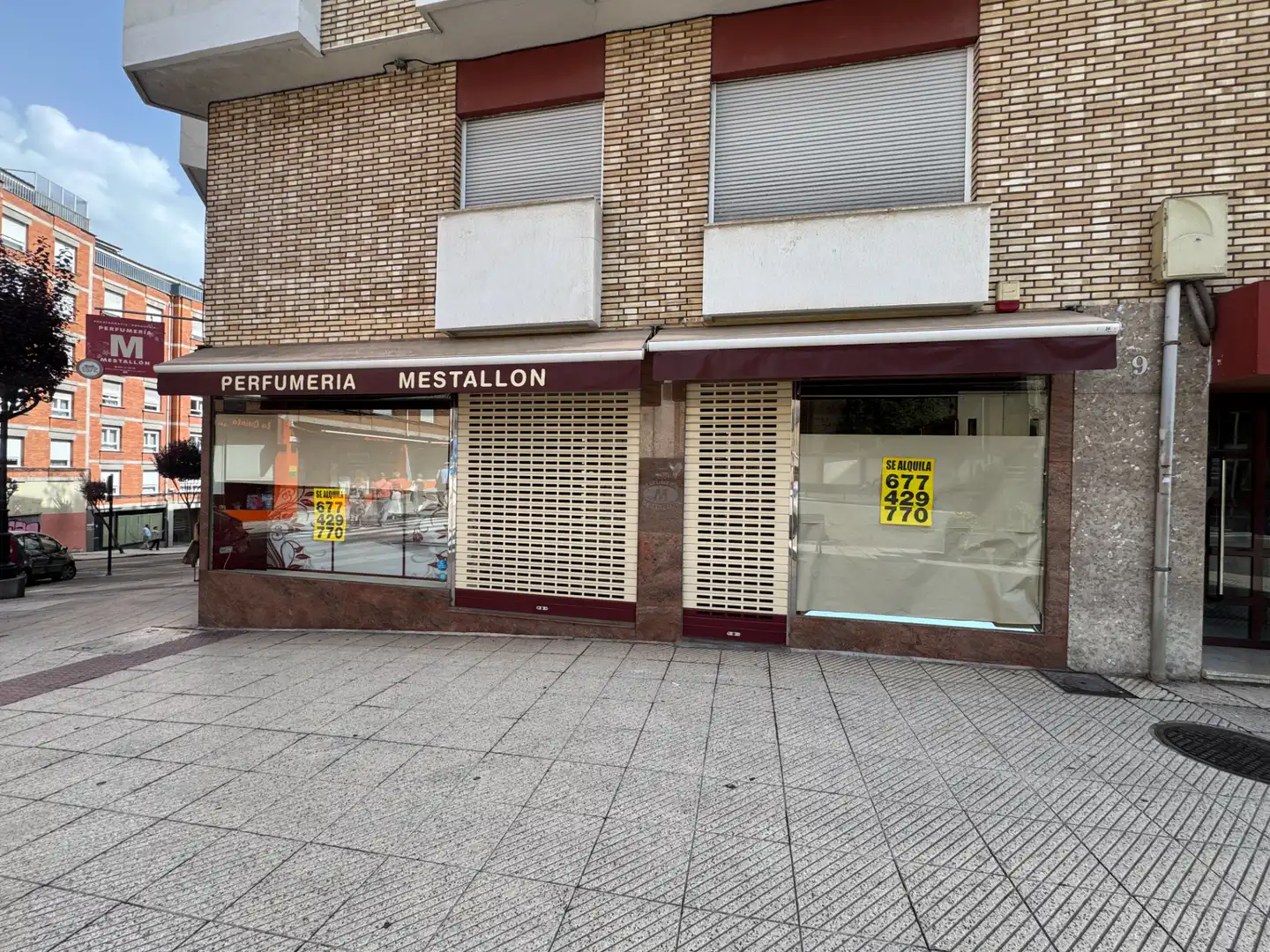 Local de lloguer en Oviedo  amb Aire condicionat, Calefacció i Moblat