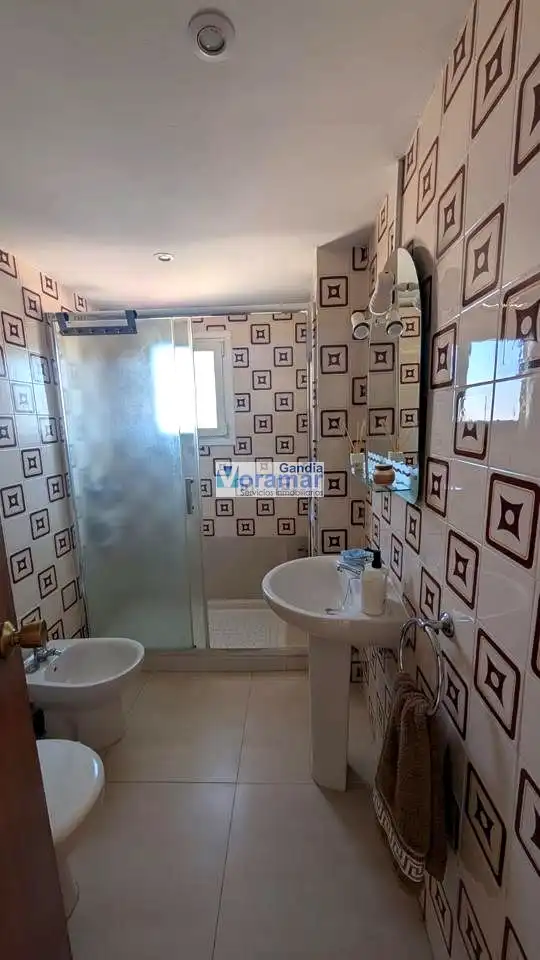 Baño de Apartamento de alquiler en Gandia con Aire acondicionado y Amueblado