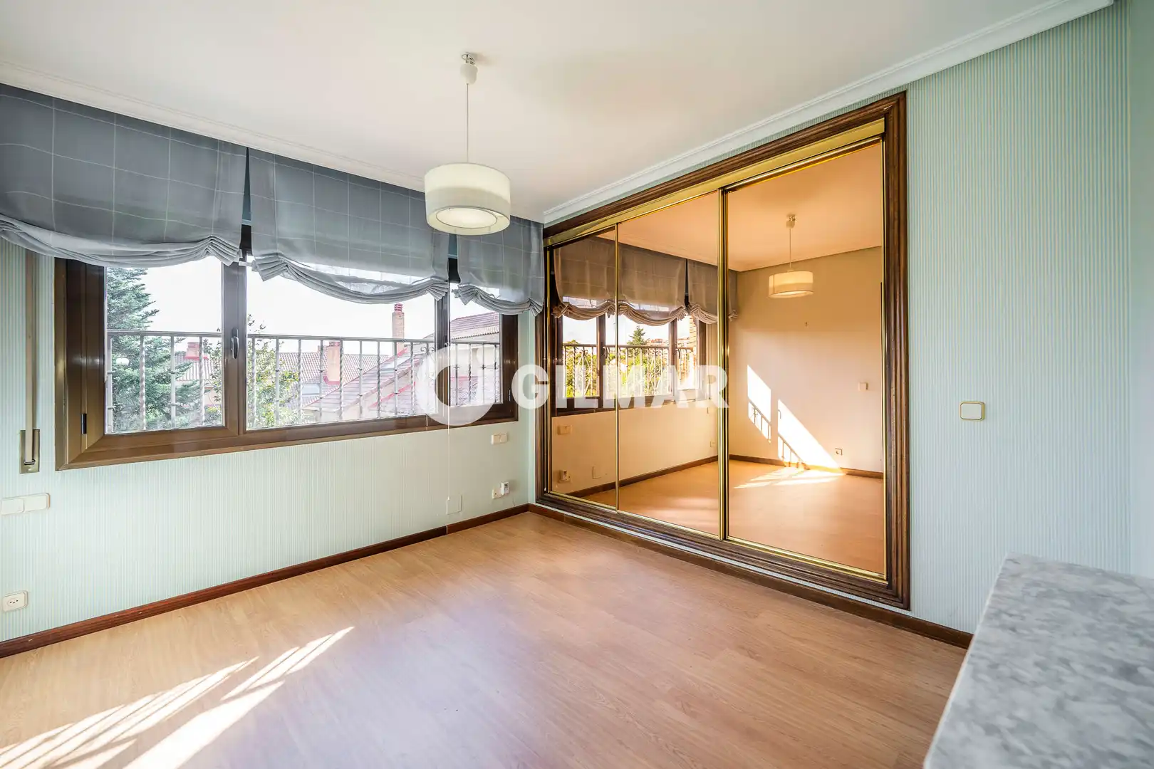 Dormitori de Casa adosada en venda en Madrid amb Calefacció, Jardí privat i Piscina