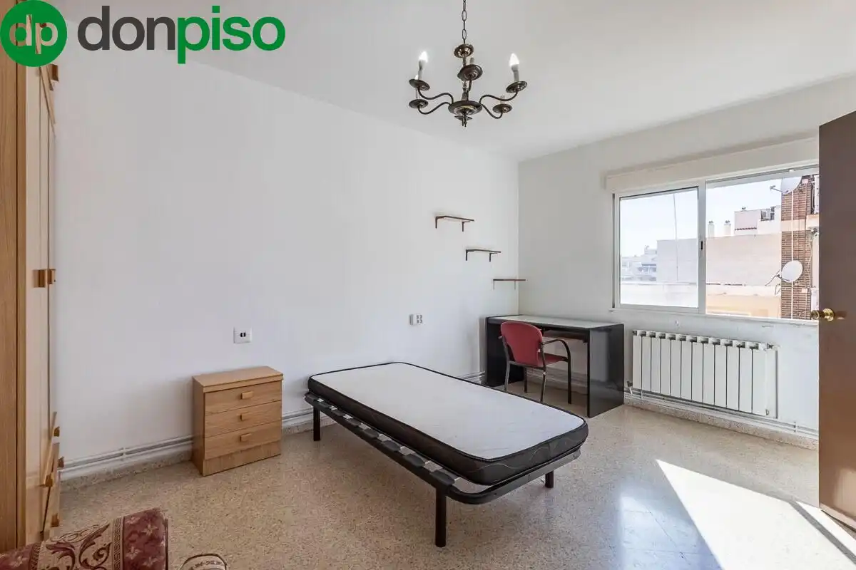 Bedroom of Flat for sale in Granada  with Heating and Balcony