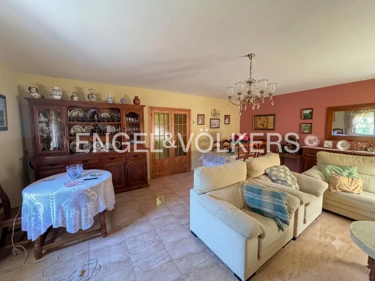 Sala d'estar de Casa adosada en venda en Calera y Chozas amb Aire condicionat, Calefacció i Jardí privat