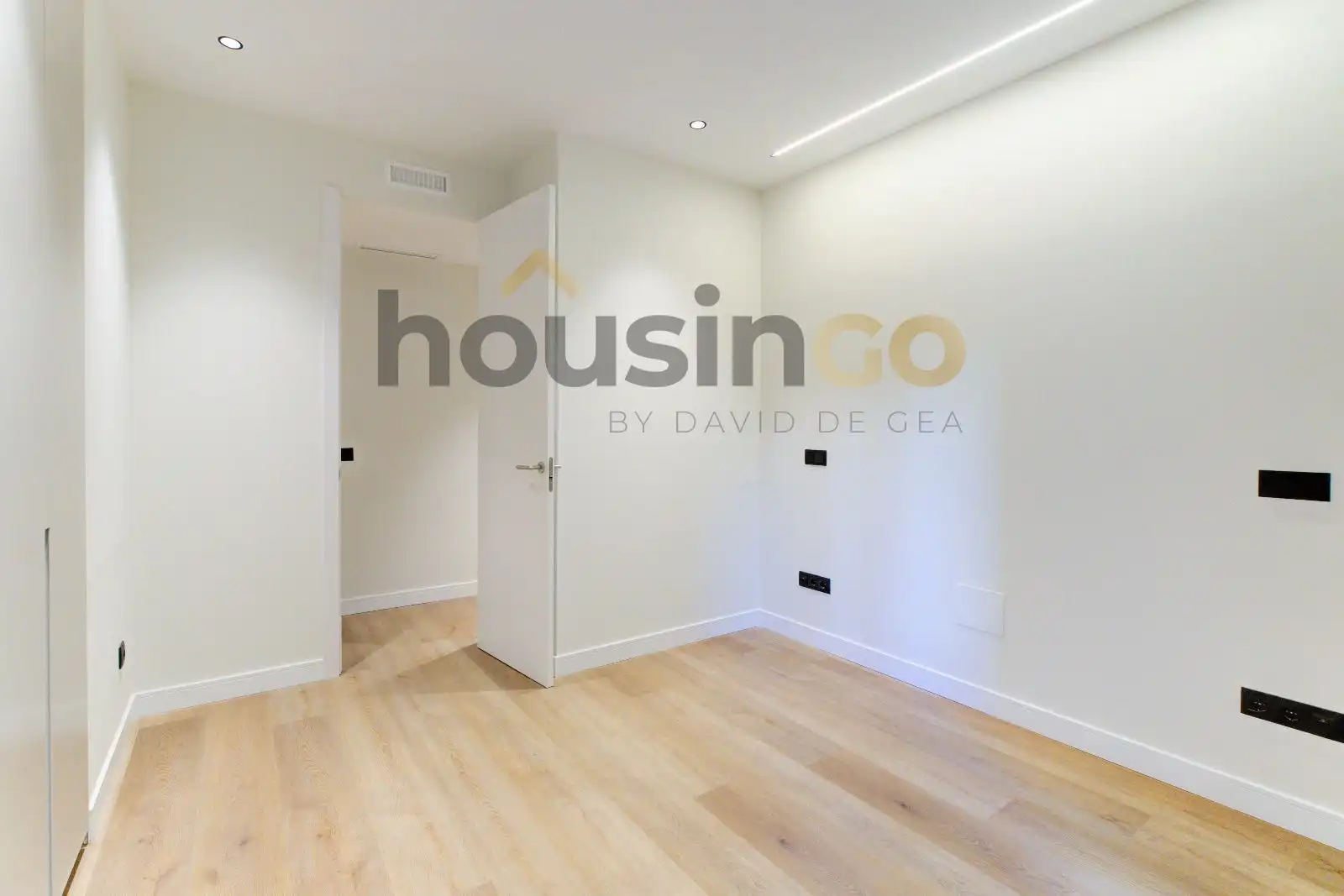 Bedroom of Flat for sale in Madrid  with Air Conditioner, Heating and Oven