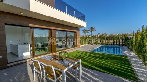 Villa independiente cerca del mar y en el Campo de Golf