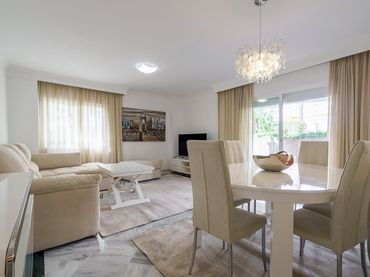 Erdgeschosswohnung mit Pool zur Miete in Nueva Andalucía