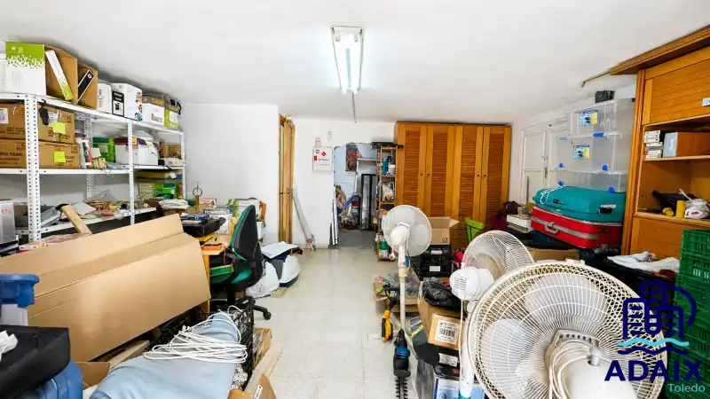 Casa o xalet en venda en Bargas amb Calefacció, Terrassa i Moblat