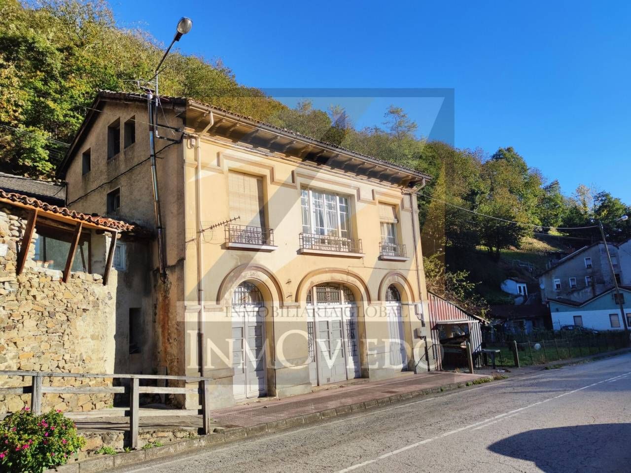 Vista exterior de Casa o xalet en venda en Laviana amb Calefacció i Alarma