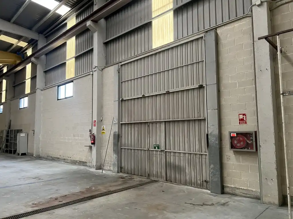 Exterior view of Industrial buildings for rent in Cambre 