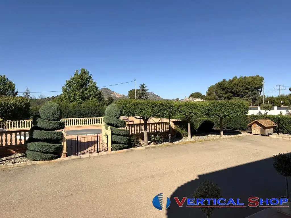 Vista exterior de Casa o xalet en venda en Yecla amb Aire condicionat i Calefacció