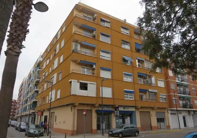 Vista exterior de Pis en venda en Alaquàs