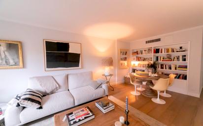 Living room of Duplex for sale in  Madrid Capital  with Air Conditioner, Heating and Storage room