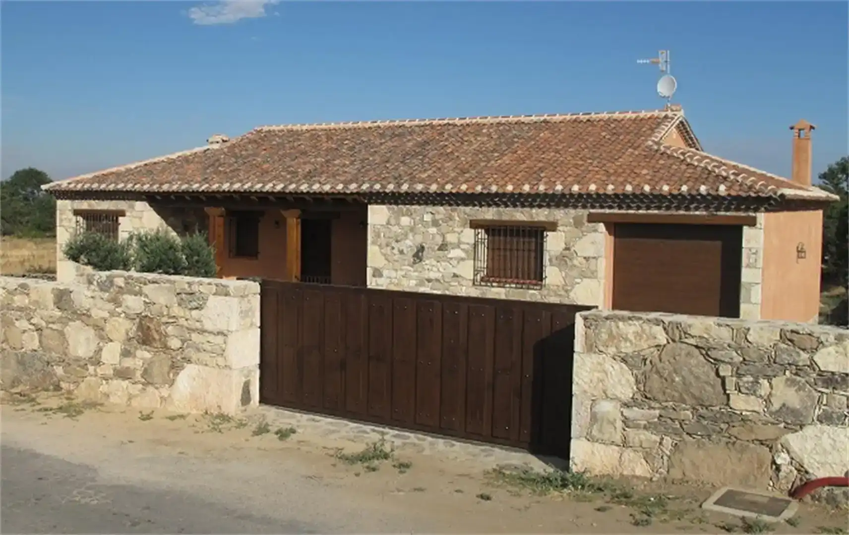 Vista exterior de Casa o chalet en venta en Pedraza con Jardín privado, Trastero y Amueblado