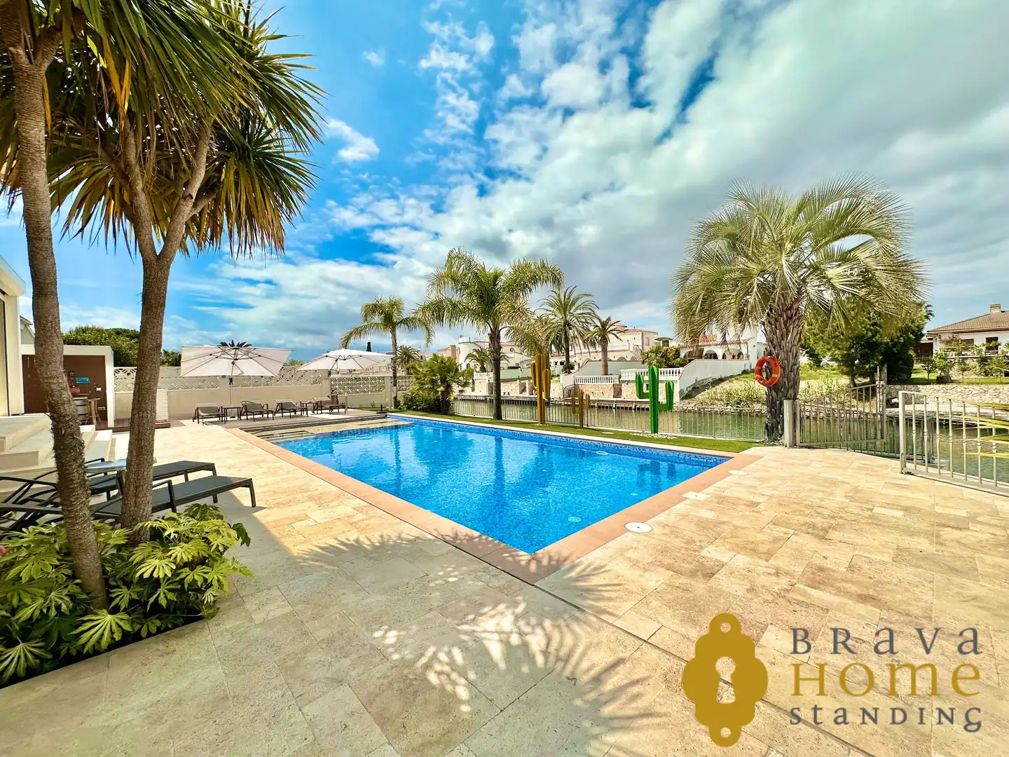 Swimming pool of Houses for sale in Empuriabrava  with Air Conditioner, Heating and Private garden