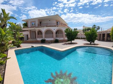 Villa con piscina in vendita a N/A