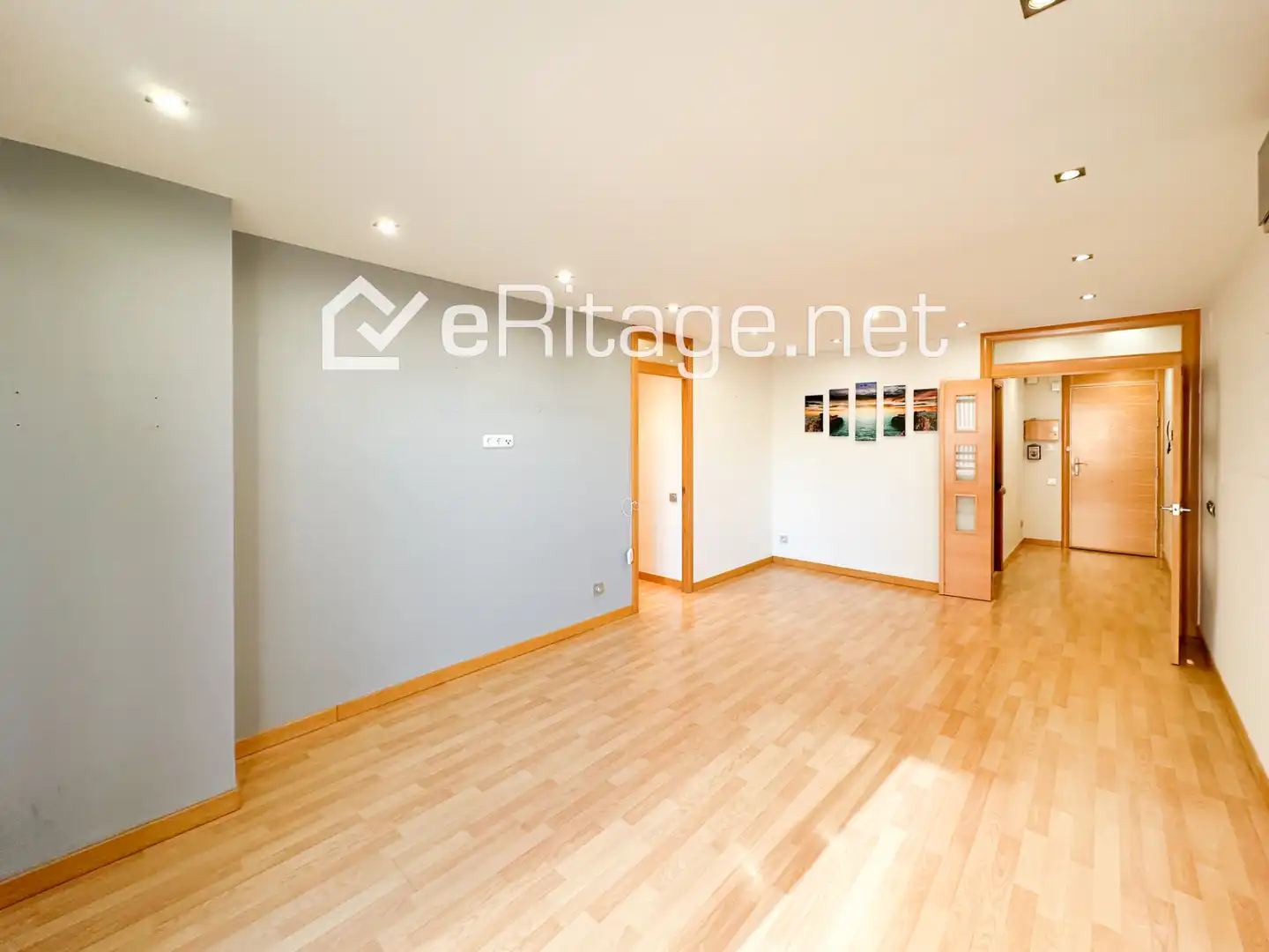 Vista exterior de Piso en venta en L'Hospitalet de Llobregat con Aire acondicionado, Calefacción y Parquet