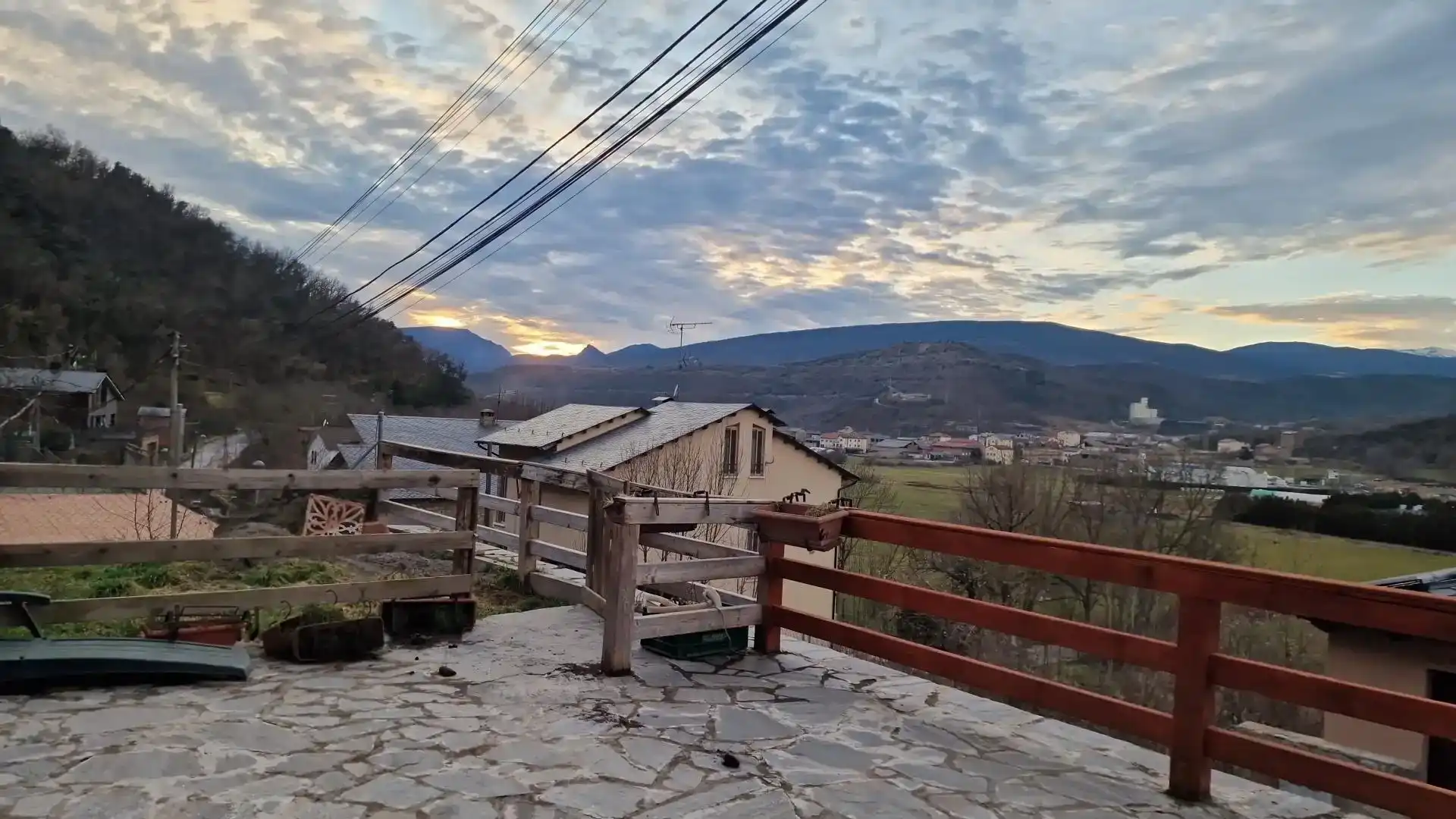 Vista exterior de Casa o xalet en venda en Montferrer i Castellbò amb Aire condicionat, Piscina i Balcó