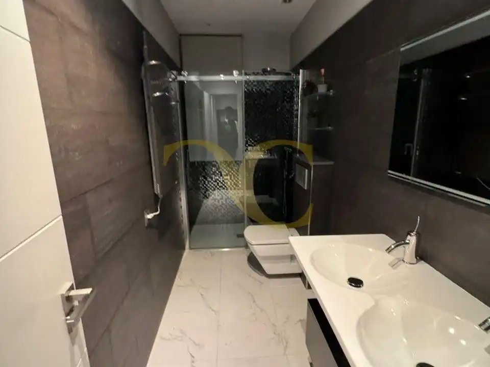 Bany de Casa o xalet en venda en Oviedo  amb Calefacció, Jardí privat i Terrassa