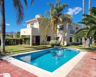 Vista exterior de Casa o xalet de lloguer en Marbella amb Aire condicionat, Terrassa i Piscina