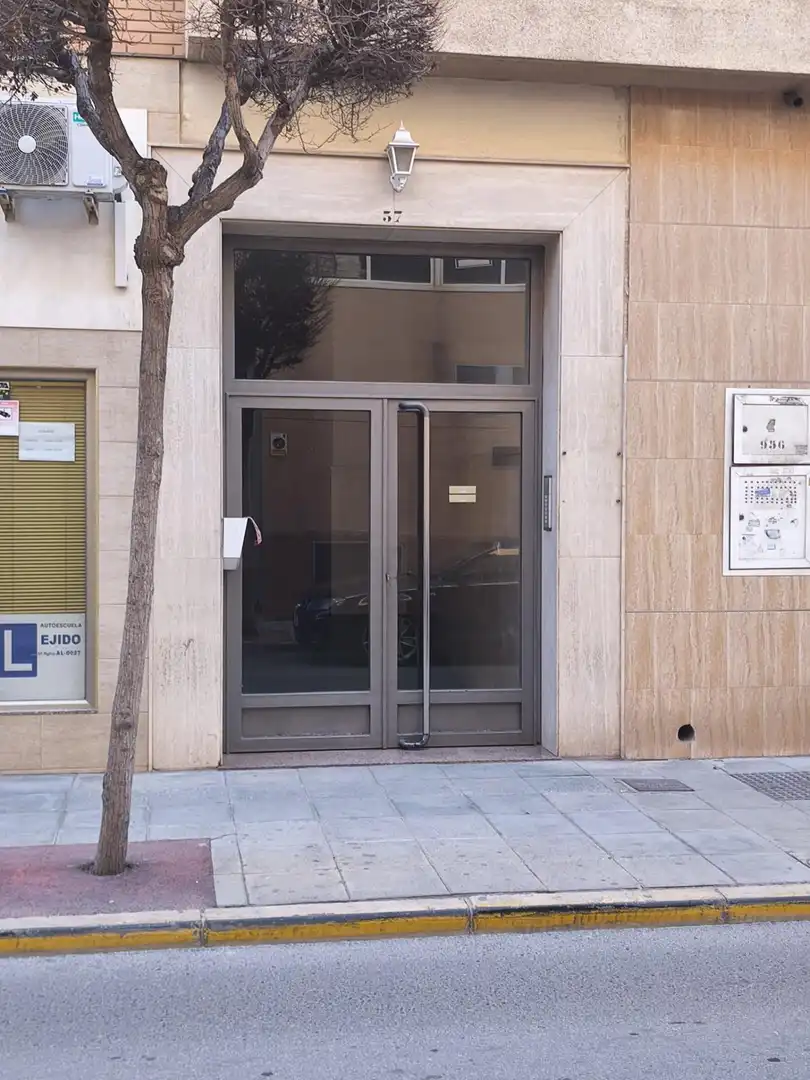 Local comercial de lloguer a El Ejido Ciudad, imagen 2