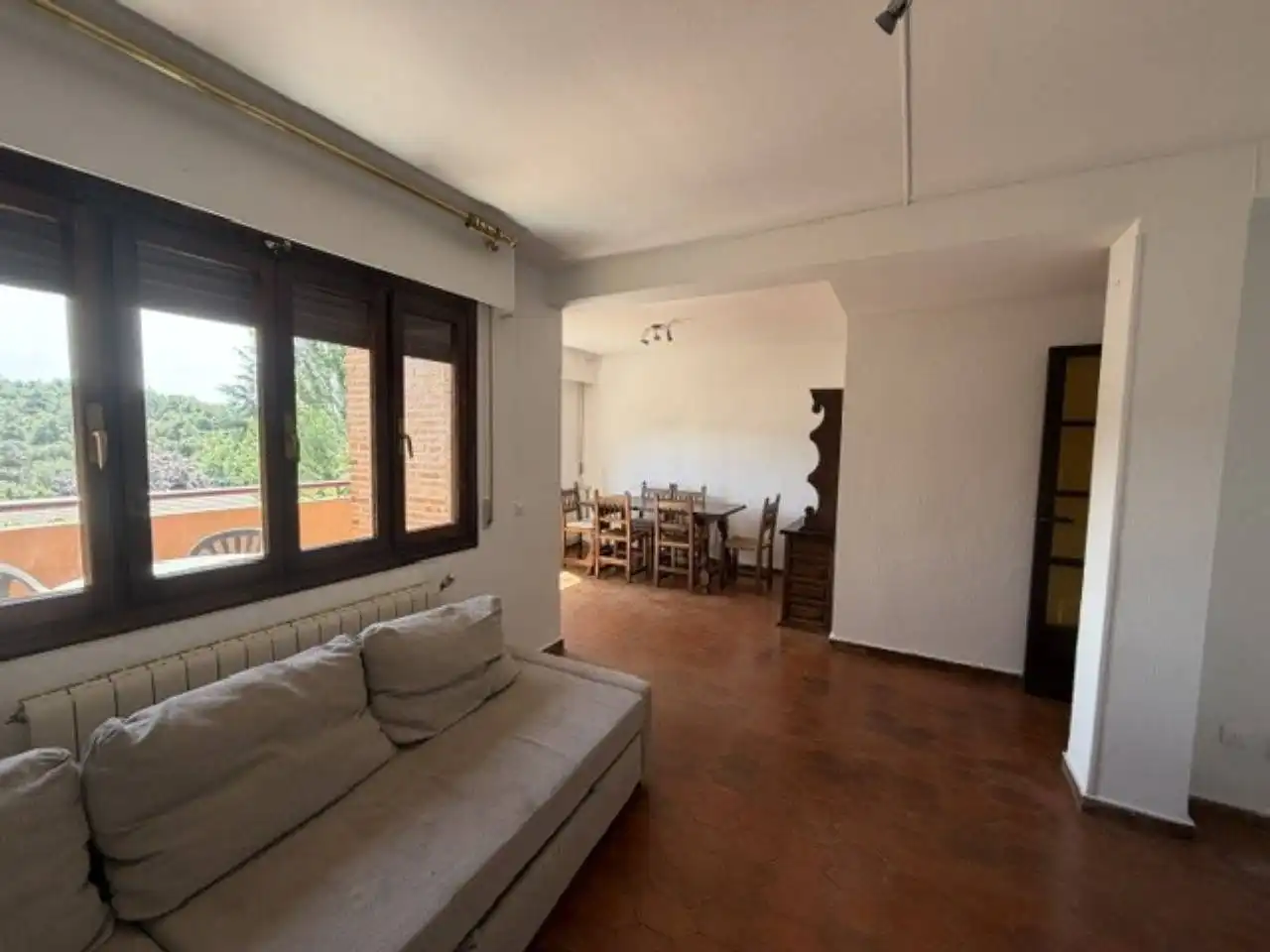 Sala d'estar de Casa adosada de lloguer en Buitrago del Lozoya amb Calefacció, Jardí privat i Terrassa