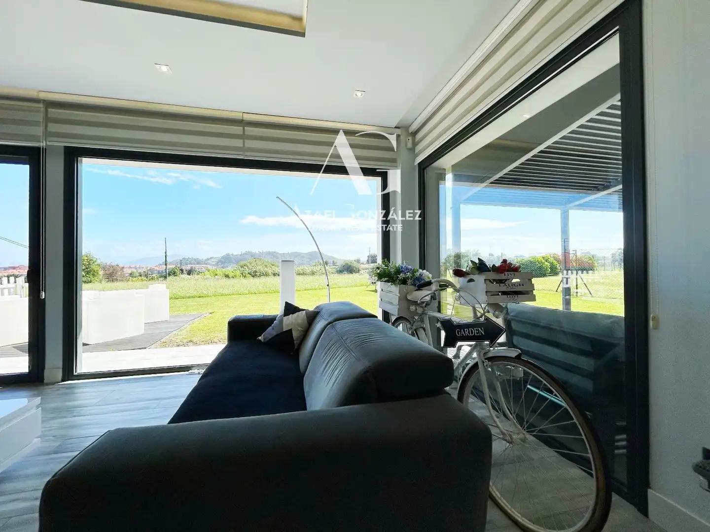 Living room of Houses for sale in Santander  with Heating, Private garden and Terrace