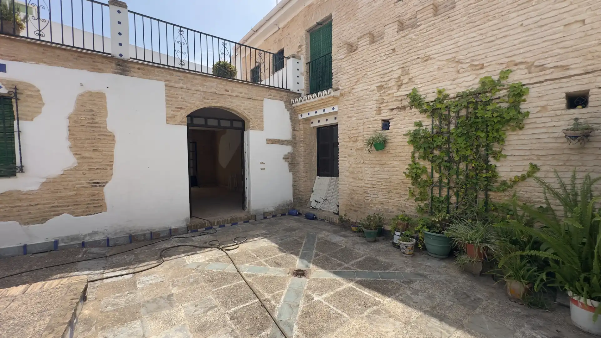 Vista exterior de Casa o xalet en venda en Umbrete amb Terrassa, Traster i Piscina