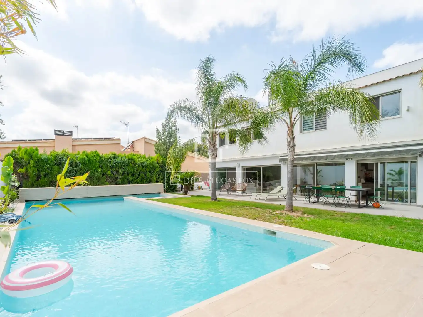 Piscina de Casa o xalet en venda en L'Eliana amb Aire condicionat, Jardí privat i Traster