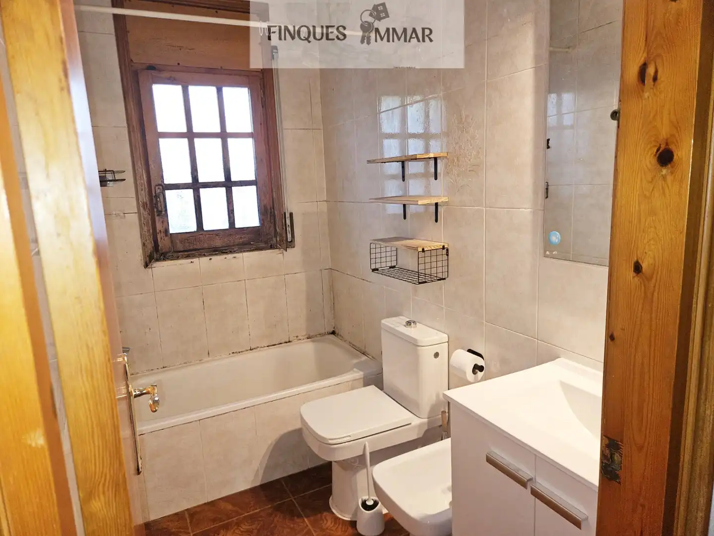 Bathroom of Houses for sale in Sils  with Private garden