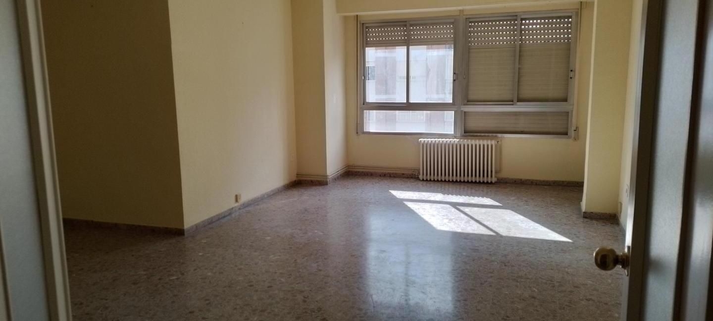 Habitación de Piso en venta en Castellón de la Plana / Castelló de la Plana con Balcón