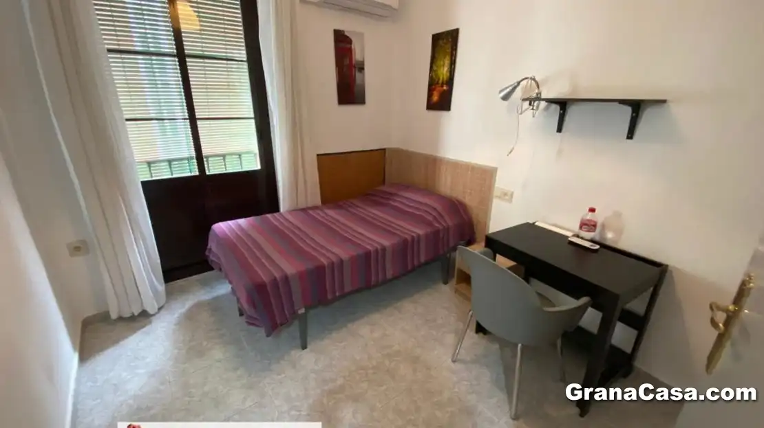 Bedroom of Flat for rent in Granada  with Air Conditioner, Heating and Furnished
