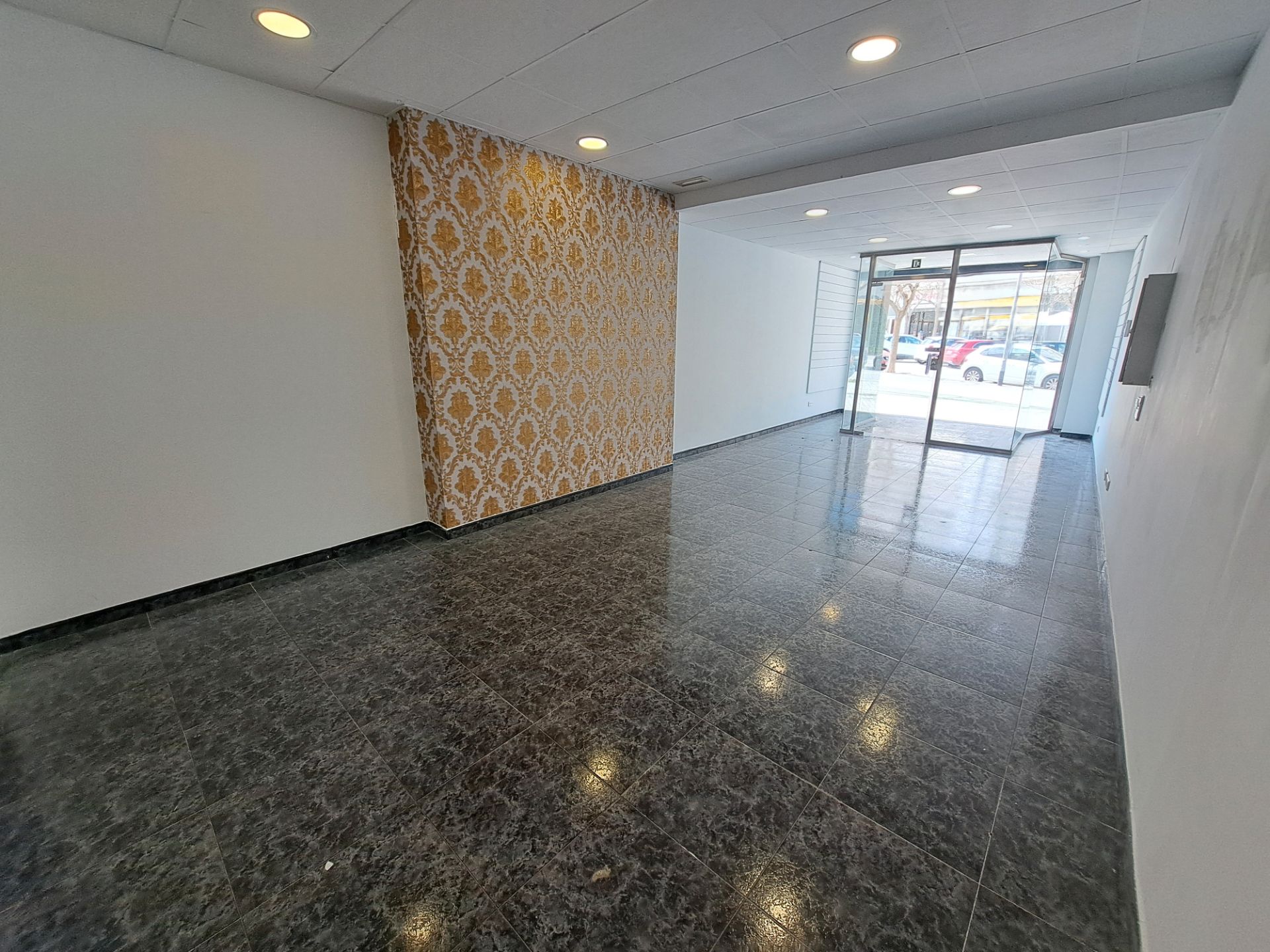 Premises to rent in Mataró  with Alarm