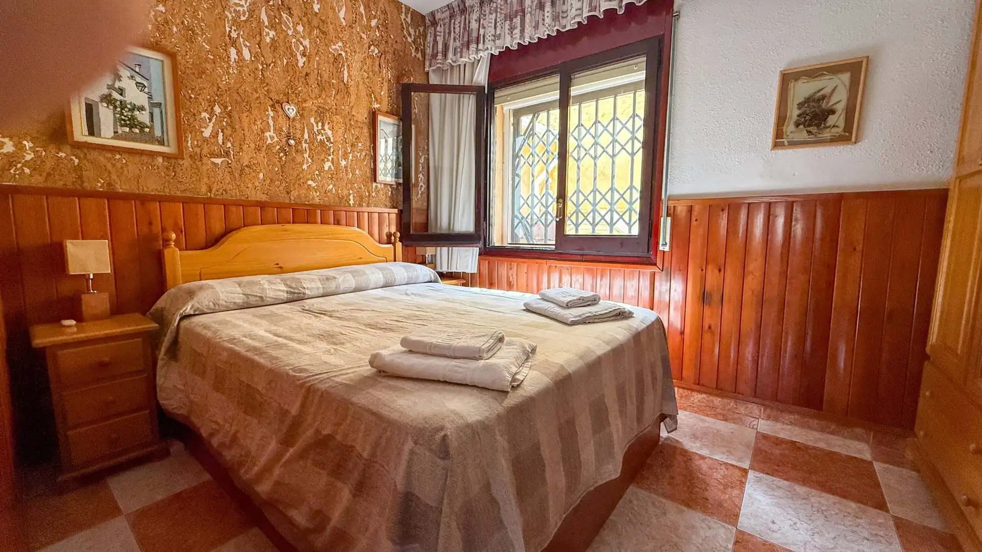 Dormitori de Casa o xalet en venda en Cunit amb Terrassa, Piscina i Moblat