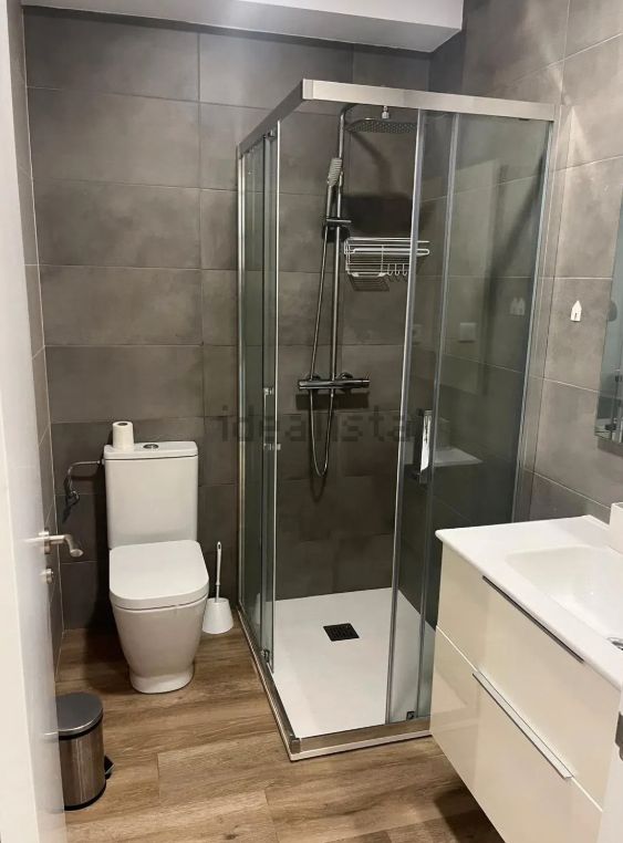 Bany de Estudi de lloguer en  Valencia Capital amb Aire condicionat, Moblat i Forn