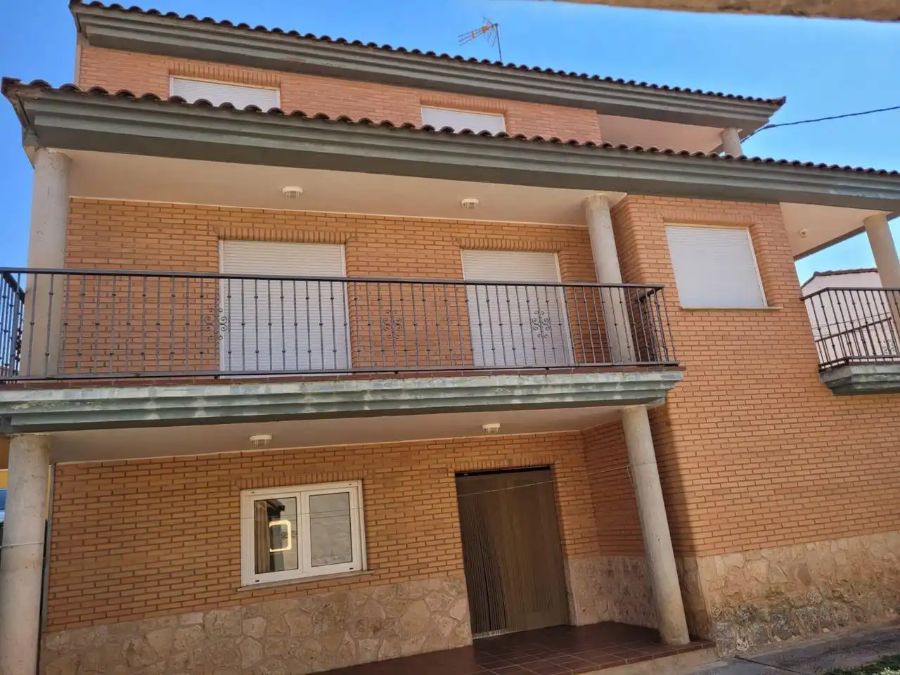 House with garden for sale in Calle Mayor de Castralvo, imagen 3