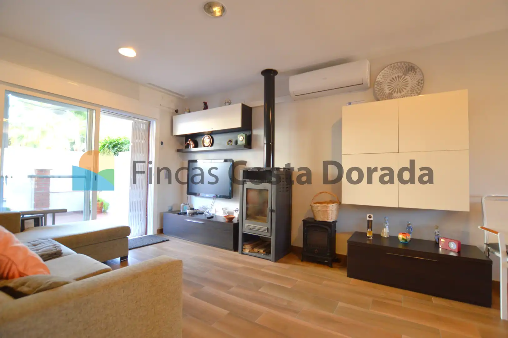 Living room of Ground floor for sale in Cubelles  with Air Conditioner, Terrace and Storage room