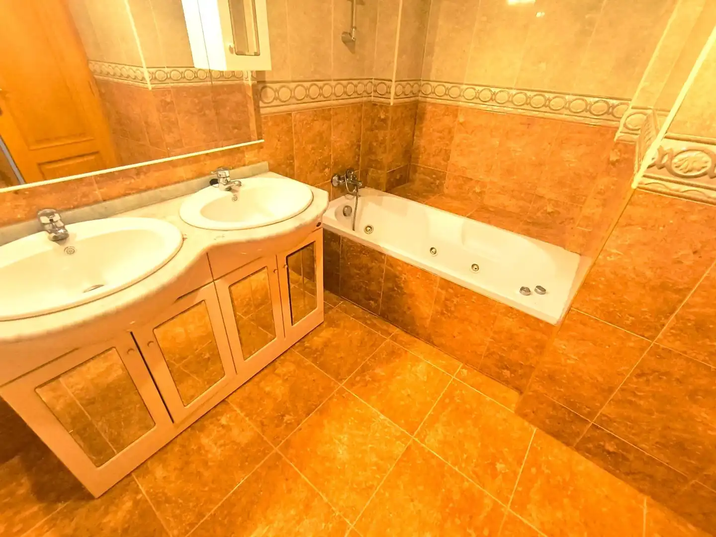 Baño de Apartamento en venta en Castellón de la Plana / Castelló de la Plana con Aire acondicionado y Parquet