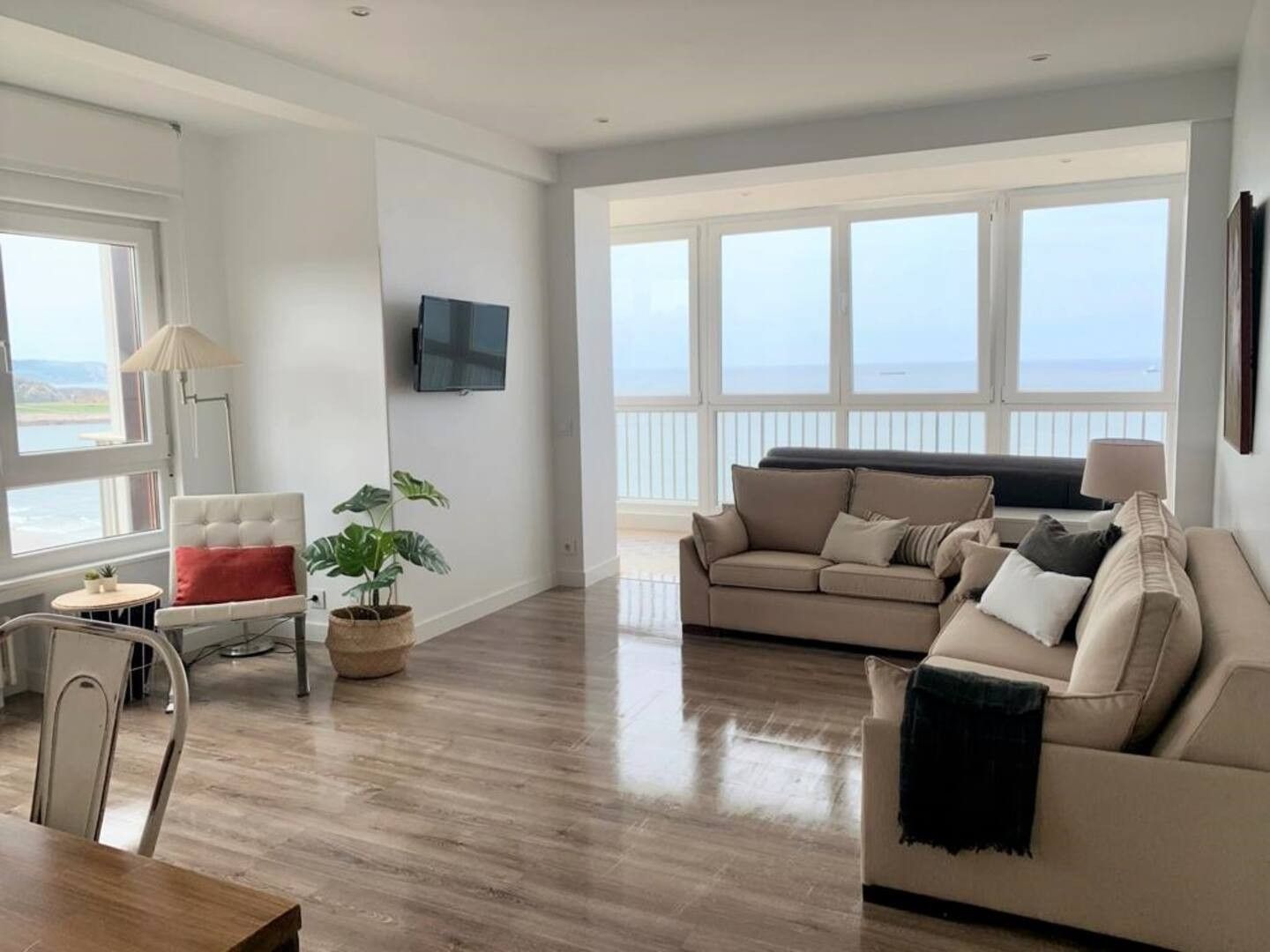 Living room of Flat to rent in Castrillón  with Air Conditioner, Furnished and TV