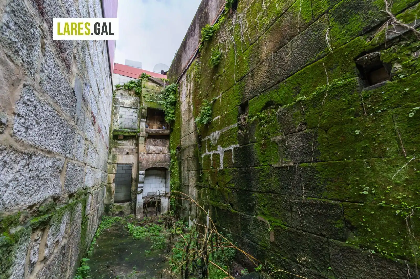 Vista exterior de Casa o xalet en venda en Cangas  amb Terrassa