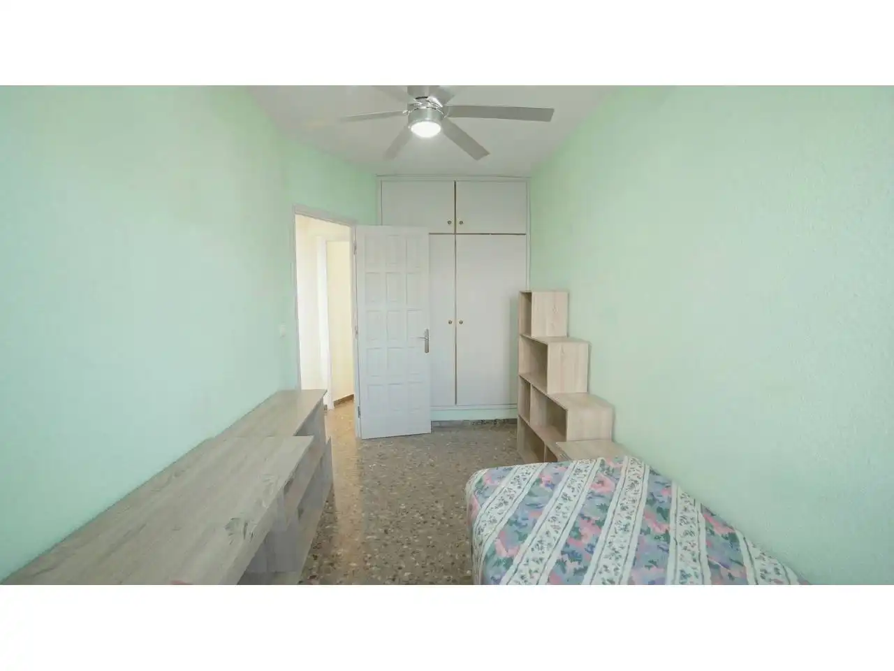 Habitación de Casa adosada en venta en Ripollet con Aire acondicionado, Calefacción y Jardín privado