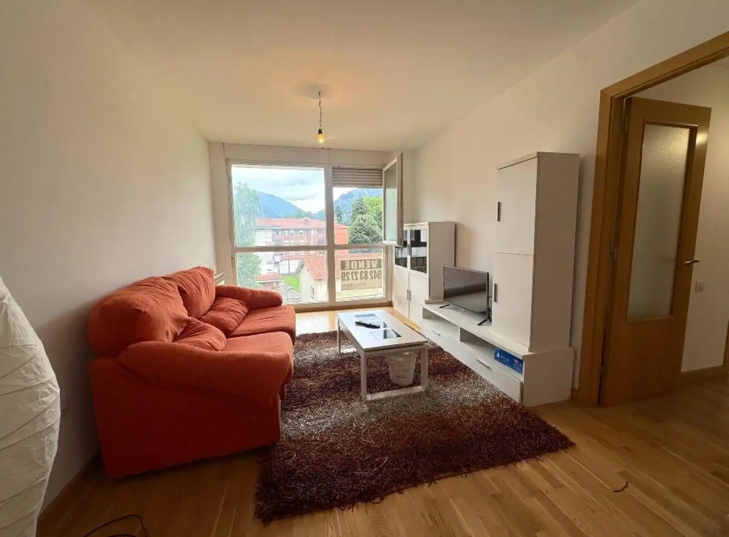 Sala de estar de Piso en venta en Los Corrales de Buelna  con Calefacción, Parquet y Terraza