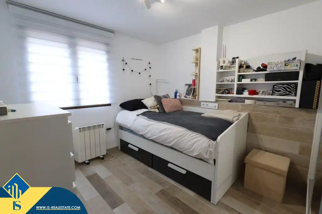 Habitación de Dúplex en venta en Orihuela con Terraza, Amueblado y Piscina comunitaria