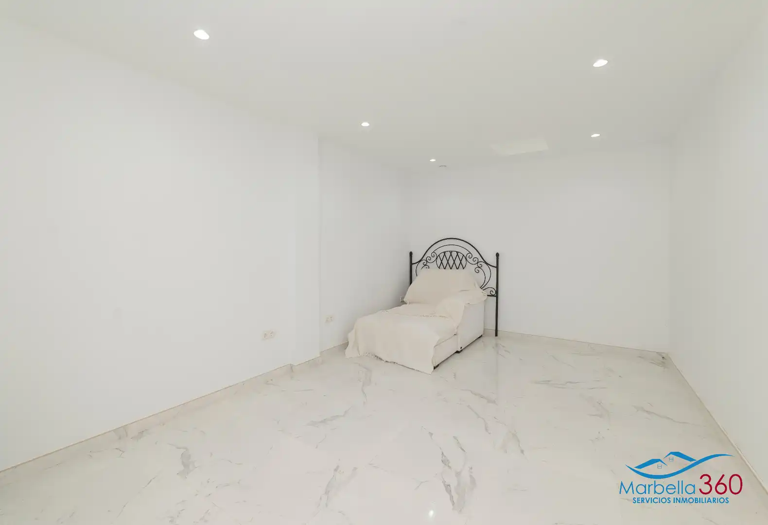 Casa adosada en venda en Marbella amb Aire condicionat, Jardí privat i Terrassa