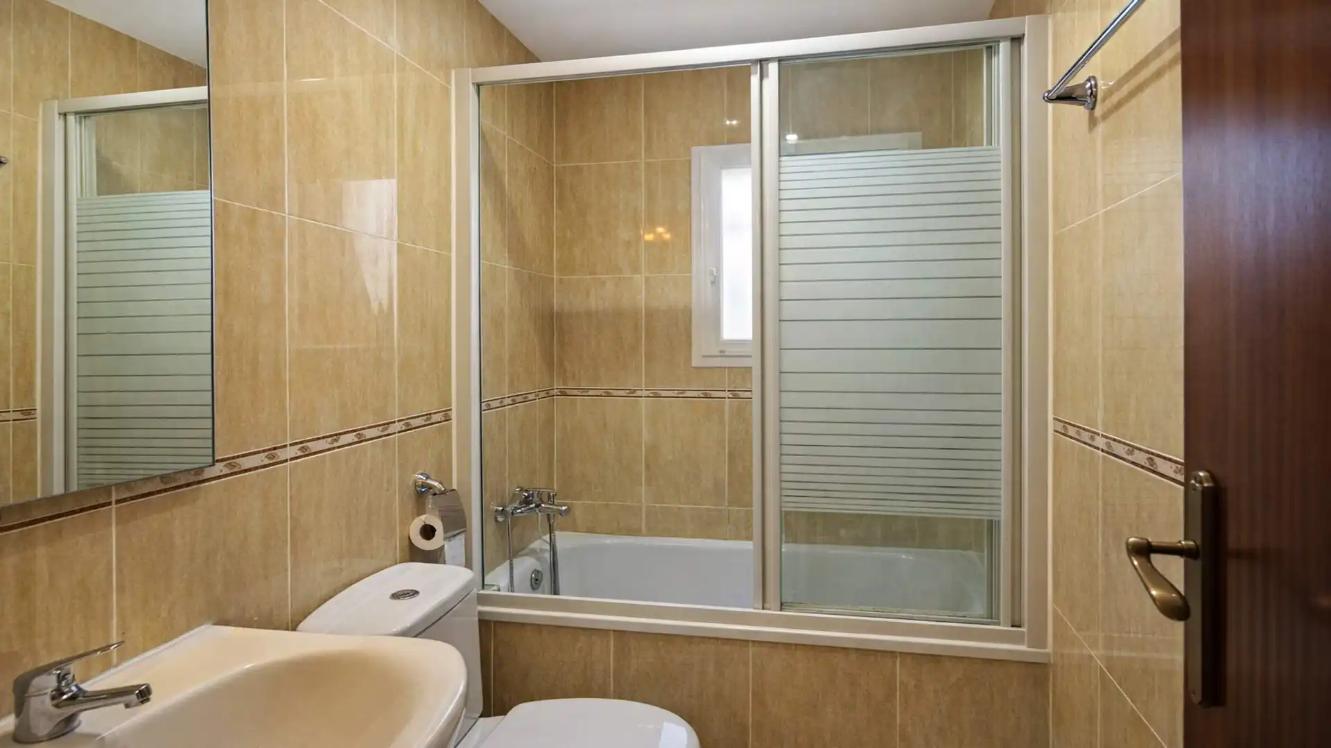 Badezimmer von Wohnung zum Verkauf in L'Hospitalet de Llobregat mit Alarm