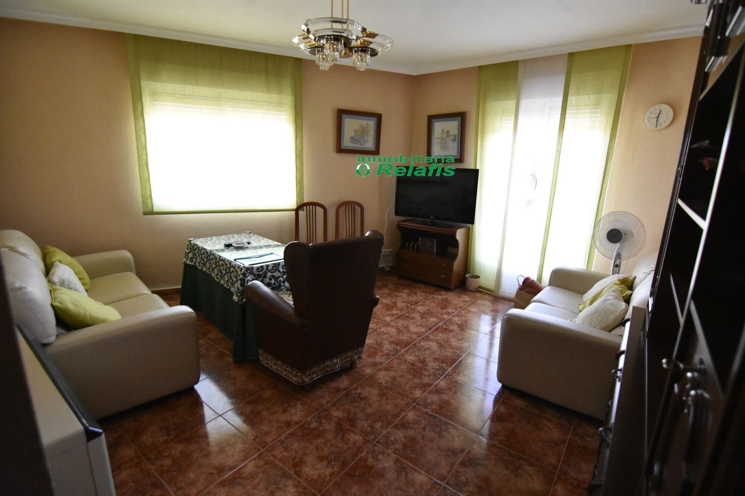 Sala d'estar de Pis en venda en Ciudad Rodrigo amb Calefacció, Moblat i Balcó