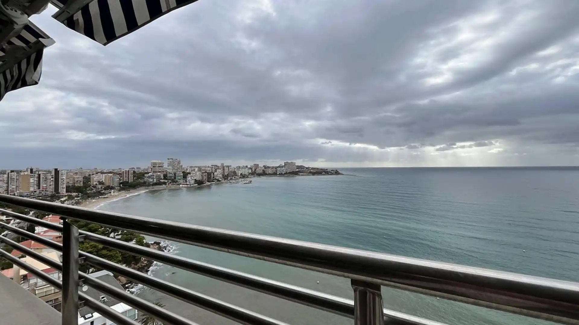 Bedroom of Apartments for sale in Alicante / Alacant  with Air Conditioner, Terrace and Furnished