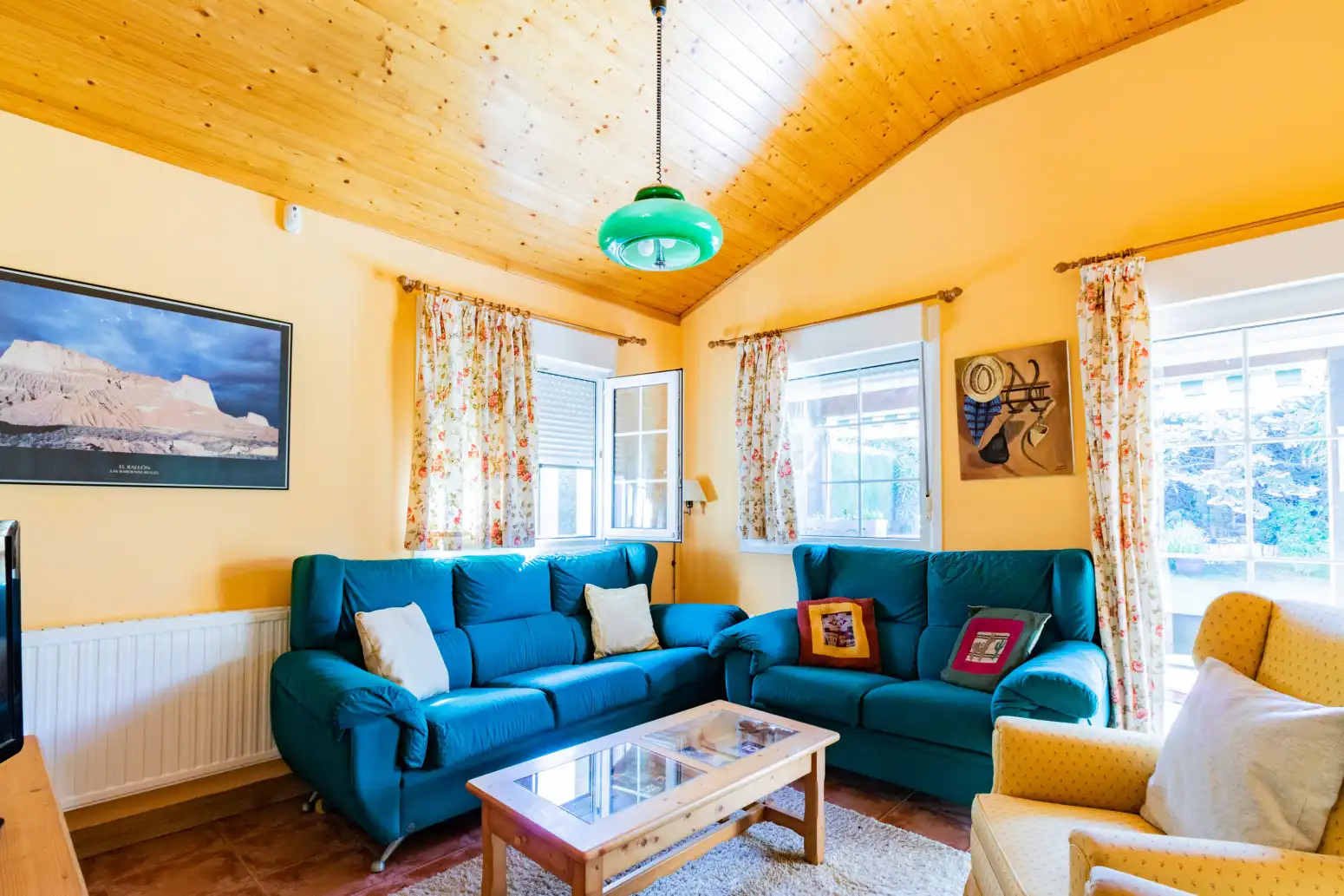 Sala de estar de Casa o chalet en venta en Ayegui / Aiegi con Calefacción, Trastero y Piscina