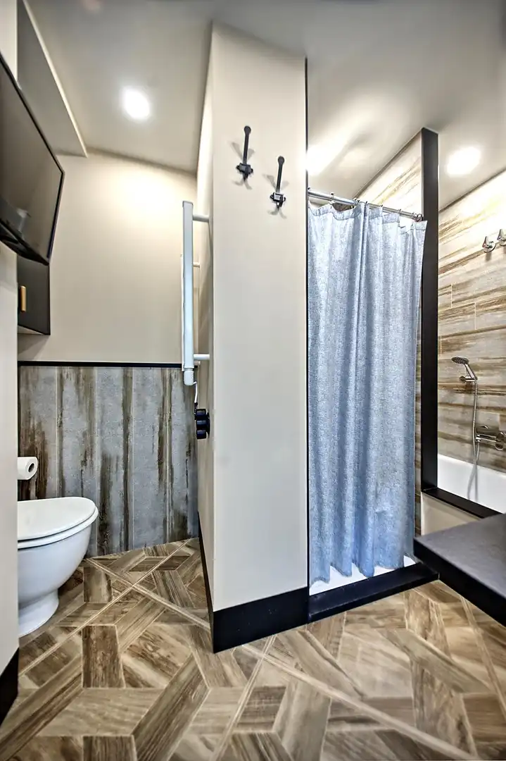 Bathroom of Ground floor for sale in Valencia  with Air Conditioner, Heating and Alarm