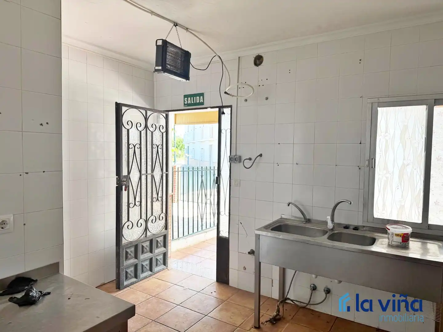Cuina de Casa o xalet en venda en Loja amb Terrassa, Traster i Moblat