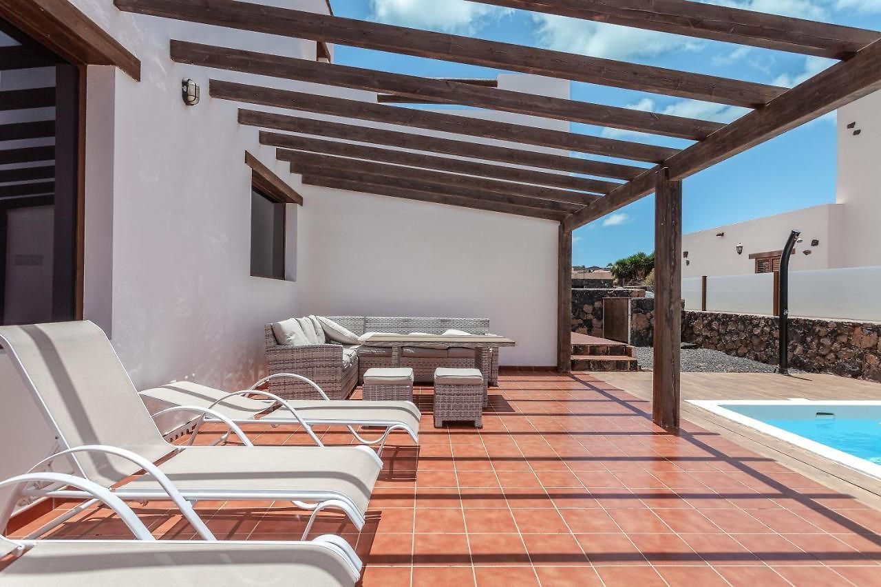 Terrace of House or chalet for sale in La Oliva  with Private garden and Swimming Pool