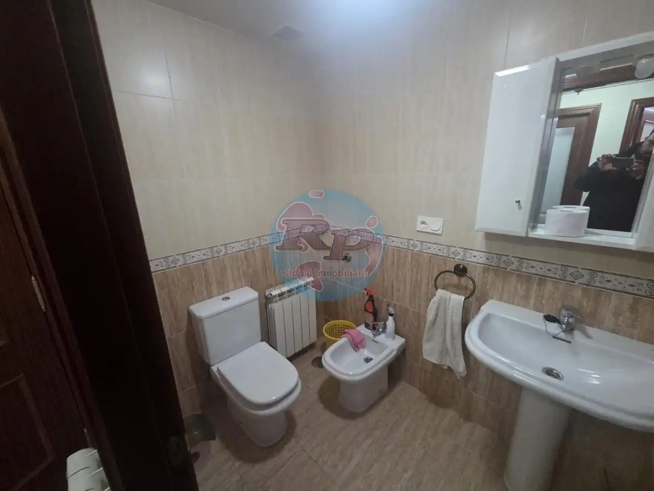 Bany de Apartament en venda en Valencia de Don Juan amb Calefacció, Parquet i Terrassa