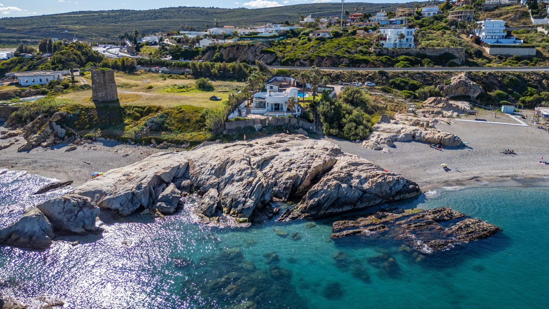 Vista exterior de Casa o xalet en venda en Manilva amb Jardí privat, Terrassa i Traster